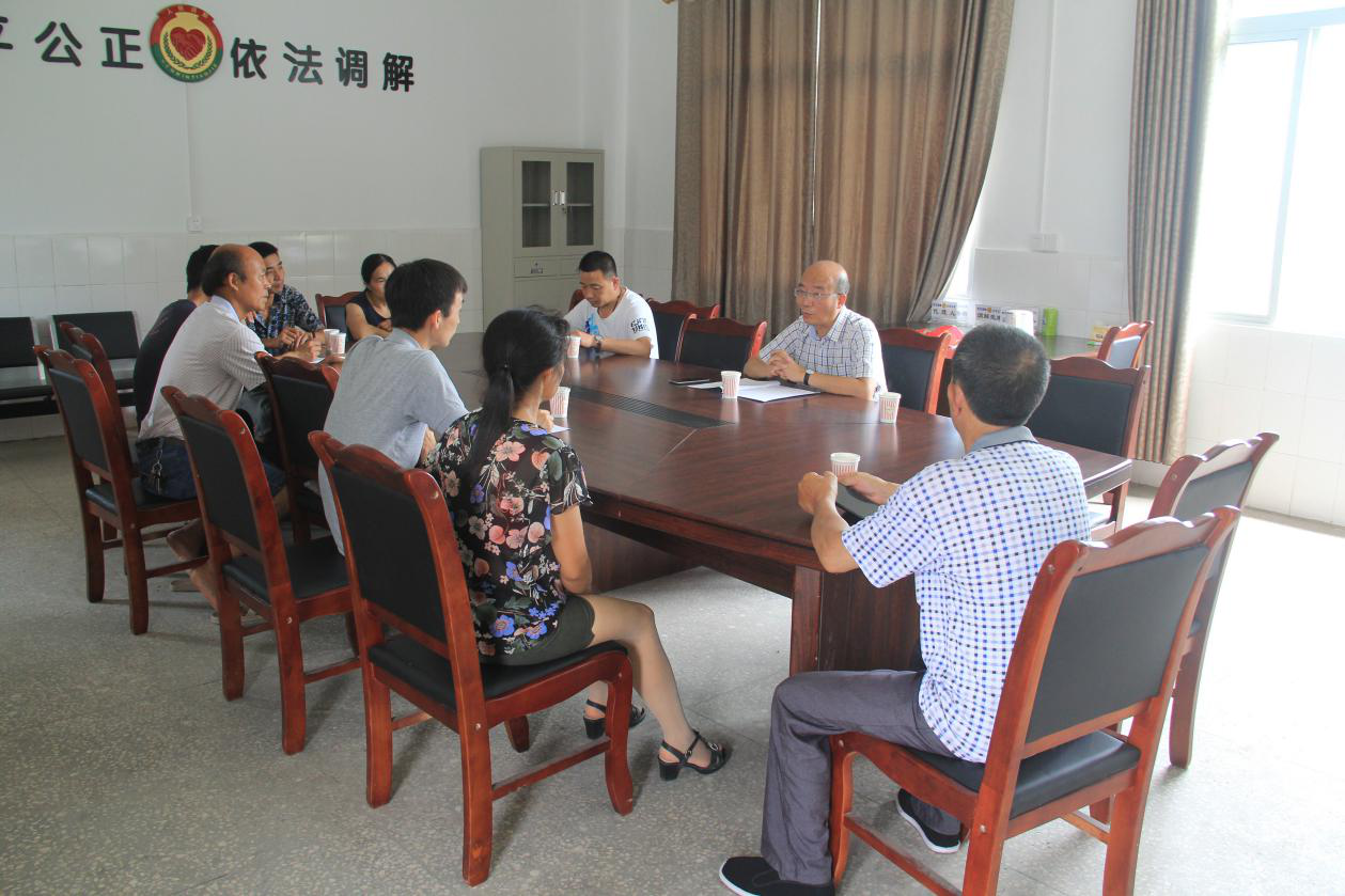 深入扶貧一線，推動“大學(xué)習(xí)、大討論、大調(diào)研”活動落地