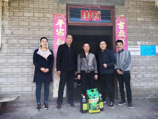集團(tuán)公司黨委書記、董事長(zhǎng)周燕賓一行調(diào)研脫貧攻堅(jiān)工作