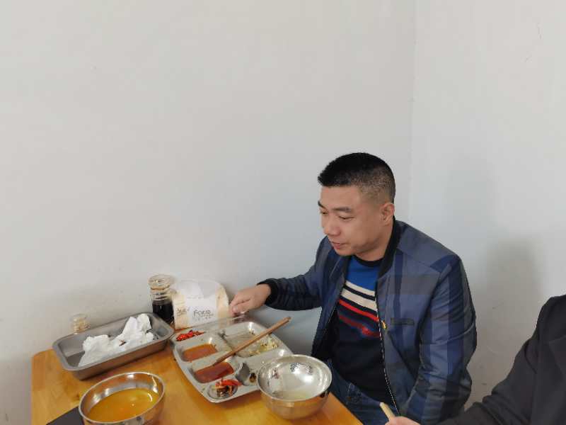 強(qiáng)監(jiān)督，重引導(dǎo)，杜絕“舌尖上的浪費(fèi)”