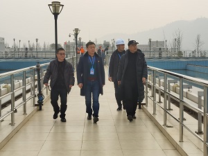 市國(guó)資委領(lǐng)導(dǎo)到清源水務(wù)集團(tuán)慰問(wèn)優(yōu)秀人才、困難黨員并開展節(jié)前安全檢查