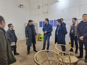 市國(guó)資委領(lǐng)導(dǎo)到清源水務(wù)集團(tuán)慰問(wèn)優(yōu)秀人才、困難黨員并開展節(jié)前安全檢查