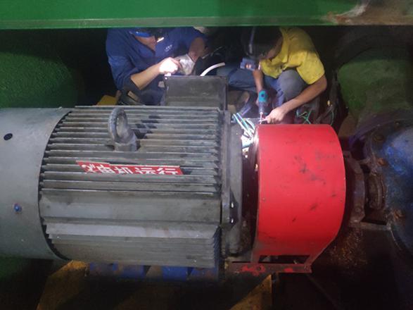 通宵奮戰(zhàn)，順利完成一水廠泵站電氣改造