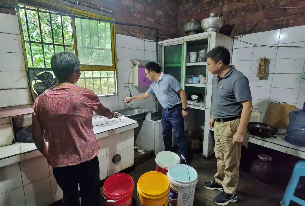 集團(tuán)公司黨委書記、董事長(zhǎng)周燕賓深入基層開展“為群眾辦實(shí)事”工作