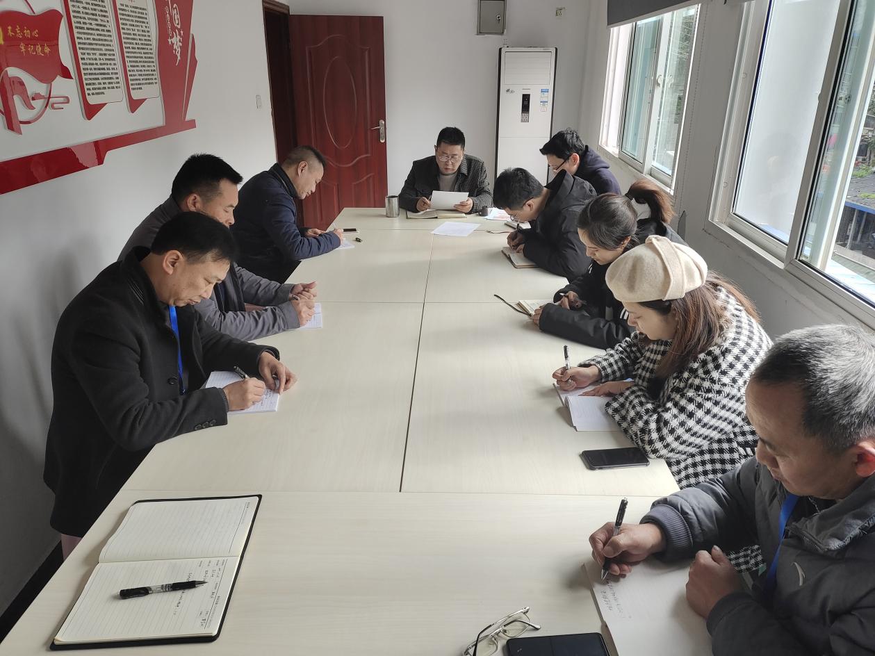 投資公司開(kāi)展黨的十九屆六中全會(huì)、 宜賓市第六次黨代會(huì)精神專(zhuān)題學(xué)習(xí)會(huì)議