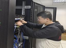 《榜樣在身邊》系列報道——王海宇、徐蕾：青春奮斗正當時