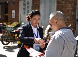 《榜樣在身邊》系列報道——賈春麗、王博 用腳步丈量責任 用溫情服務萬家